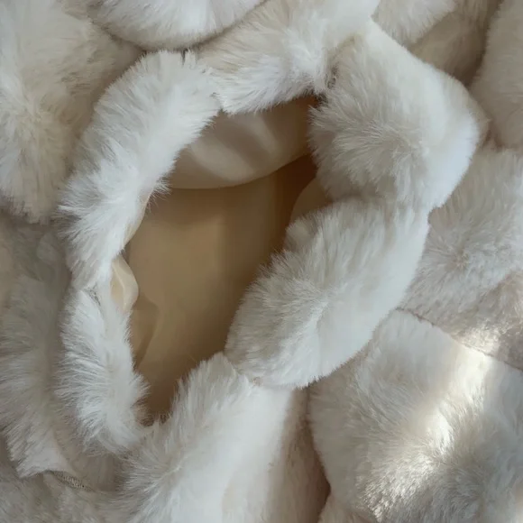Faux Fur Collared, Long Buttoned Coat Ivory Large - Picture 6 of 6